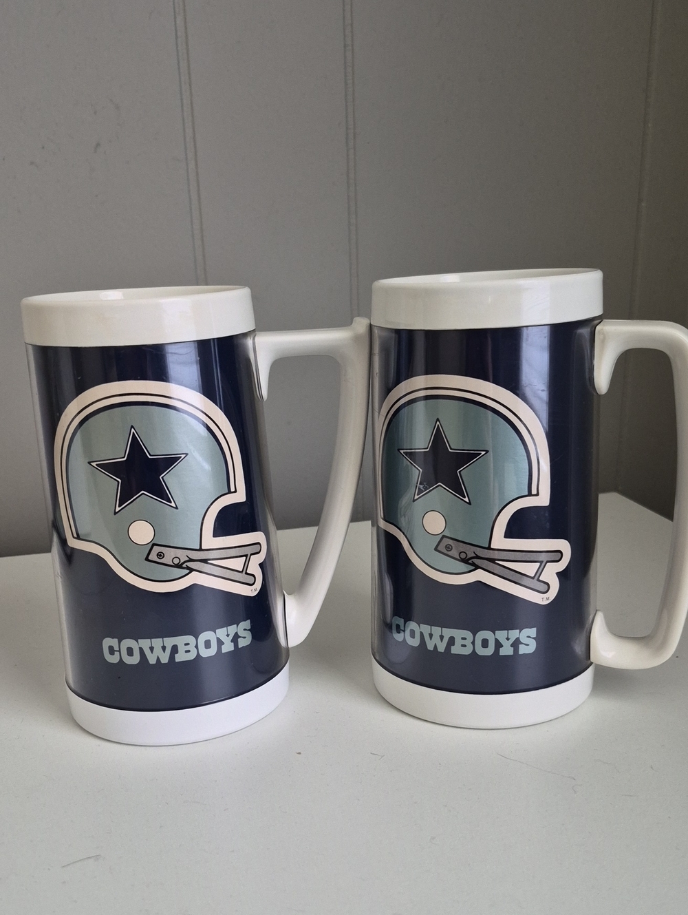 Set Of 2 Vintage Dallas Cowboy Mugs.